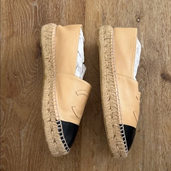 CHANEL Beige Leather Espadrilles with Black Cap Toe - Picture 4 of 6
